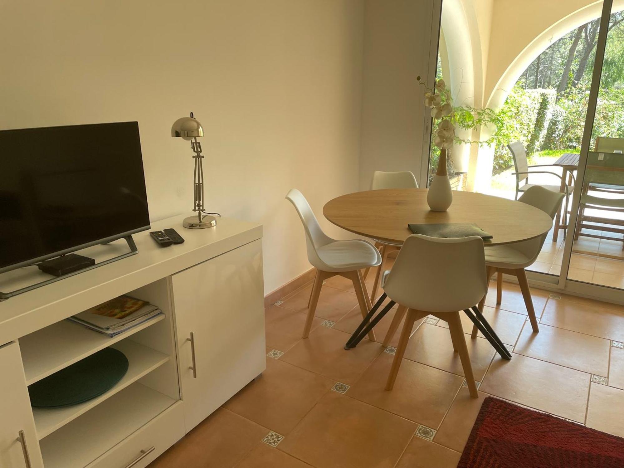 2 Pieces Saint Raphael Renove, Classe 4 Etoiles, 100 M Plages, Piscine, Tennis, Parc, Terrasse, Jardin Privatif Exterior photo